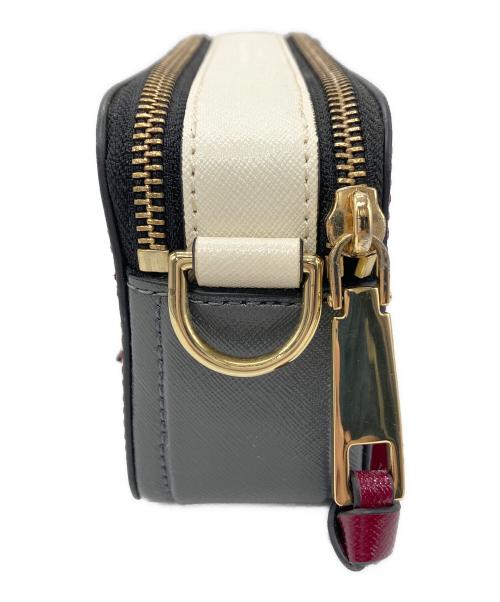 MARC JACOBS（マークジェイコブス）MARC JACOBS (マークジェイコブス) Snapshot バッグ レッド×アイボリーの古着・服飾アイテム