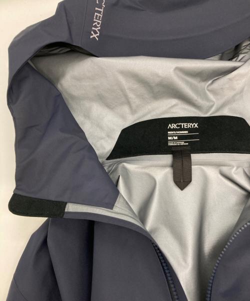 ARC'TERYX（アークテリクス）ARC'TERYX (アークテリクス) BETA SL JACKET ネイビー サイズ:Mの古着・服飾アイテム