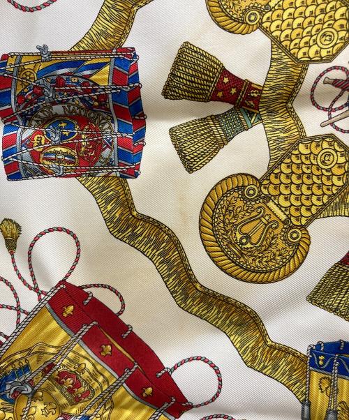 HERMES（エルメス）HERMES (エルメス) カレ40 タンブール太鼓 スカーフ ホワイトの古着・服飾アイテム