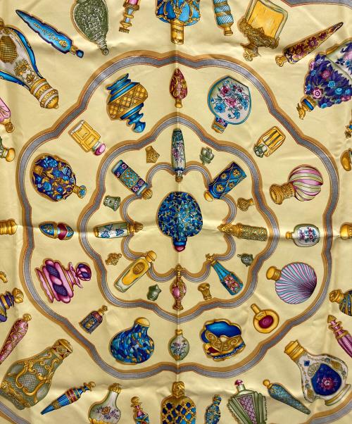 HERMES（エルメス）HERMES (エルメス) Qu'importe le flacon スカーフ イエローの古着・服飾アイテム