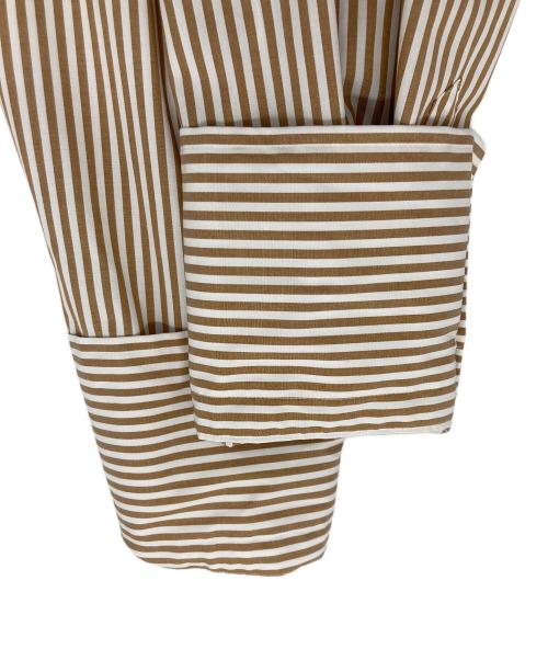Spick and Span（スピックアンドスパン）Spick and Span (スピックアンドスパン) シーオー ピーイーストライプヘムギャザーシャツ ベージュ×ホワイト サイズ:FREEの古着・服飾アイテム