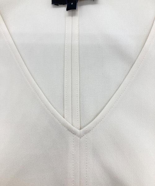 theory（セオリー）theory (セオリー) ウォッシャブルVネックスリーブレスブラウス アイボリー サイズ:S 未使用品の古着・服飾アイテム