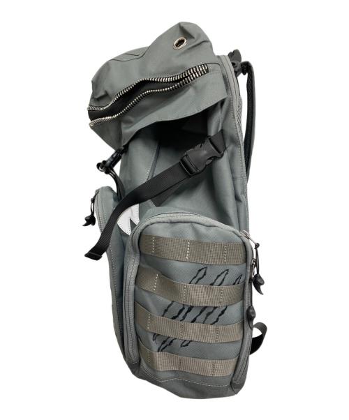 MORN CREATIONS（モーンクリエイションズ）MORN CREATIONS (モーンクリエイションズ) ティラノサウルスバックパック L グレーの古着・服飾アイテム