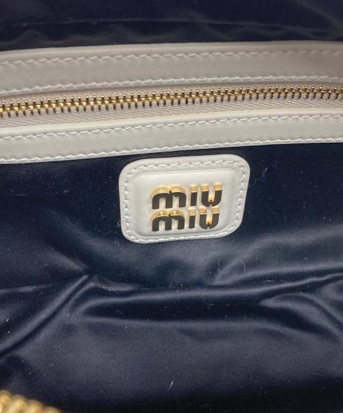 MIU MIU（ミュウミュウ）MIU MIU (ミュウミュウ) アルカディ レザー ミニバッグ ホワイトの古着・服飾アイテム