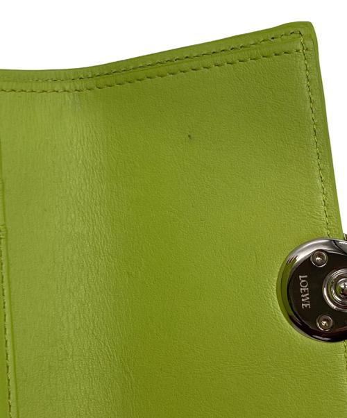 LOEWE（ロエベ）LOEWE (ロエベ) ペブル バーティカル ウォレット スモール メドウグリーンの古着・服飾アイテム