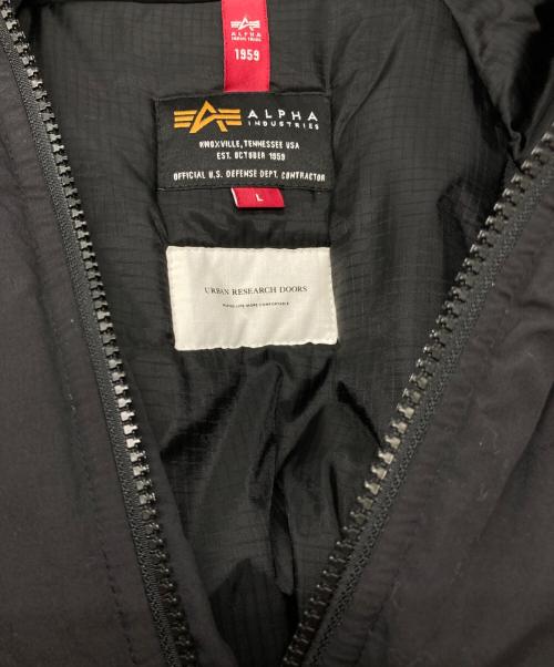 ALPHA INDUSTRIES（アルファインダストリーズ）ALPHA INDUSTRIES (アルファインダストリーズ) URBAN RESEARCH DOORS (アーバンリサーチドアーズ) ECWCS GEN3 LV7 ブラック サイズ:Lの古着・服飾アイテム