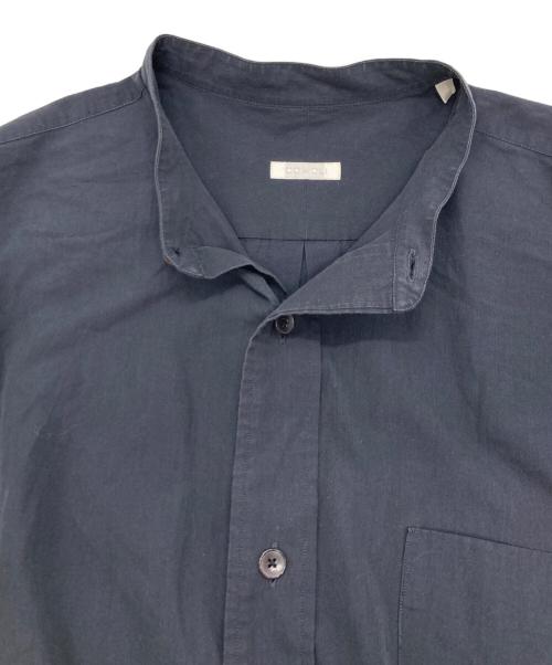 COMOLI（コモリ）COMOLI (コモリ) バンドカラーシャツ ネイビー サイズ:SIZE　2の古着・服飾アイテム
