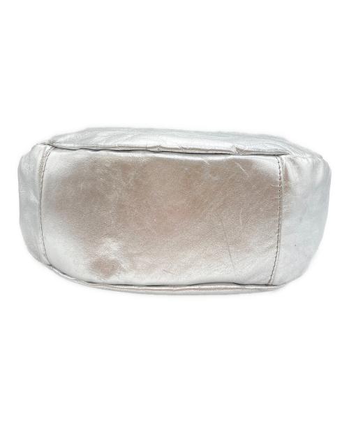 russet（ラシット）russet (ラシット) ソフトレザーラウンドショルダーバッグ シルバーの古着・服飾アイテム