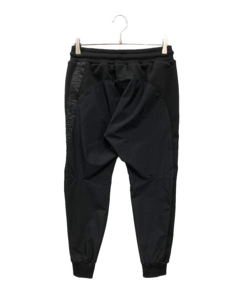 1piu1uguale3（ウノピュウノウグァーレトレ）1piu1uguale3 (ウノピュウノウグァーレトレ) PHENIX (フェニックス) サイドロゴジョガーパンツ ブラック サイズ:Sの古着・服飾アイテム