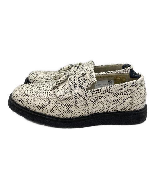 GEORGE COX（ジョージコックス）GEORGE COX (ジョージコックス) FRED PERRY (フレッドペリー) EMBOSSED TASSEL LOAFER ホワイト サイズ:40の古着・服飾アイテム