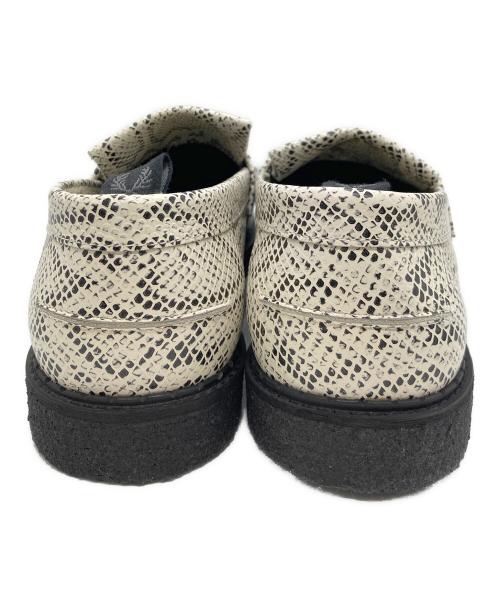 GEORGE COX（ジョージコックス）GEORGE COX (ジョージコックス) FRED PERRY (フレッドペリー) EMBOSSED TASSEL LOAFER ホワイト サイズ:40の古着・服飾アイテム