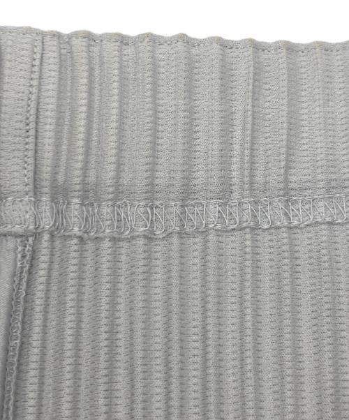 HOMME PLISSE ISSEY MIYAKE（オム プリッセ イッセイ ミヤケ）HOMME PLISSE ISSEY MIYAKE (オム プリッセ イッセイ ミヤケ) プリーツパンツ ライトグレー サイズ:2の古着・服飾アイテム