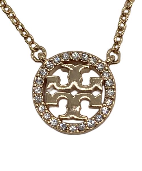 TORY BURCH（トリーバーチ）TORY BURCH (トリーバーチ) ライトストーンロゴペンダントネックレス ゴールドの古着・服飾アイテム