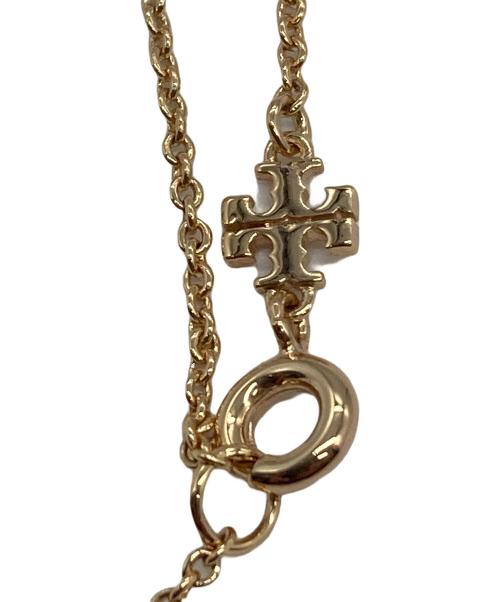 TORY BURCH（トリーバーチ）TORY BURCH (トリーバーチ) ライトストーンロゴペンダントネックレス ゴールドの古着・服飾アイテム