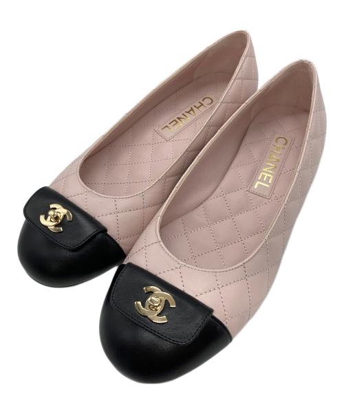 CHANEL（シャネル）CHANEL (シャネル) ココマークターンロックマトラッセフラットシューズ ピンク×ブラック サイズ:37の古着・服飾アイテム