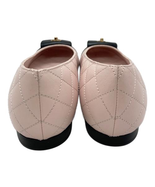 CHANEL（シャネル）CHANEL (シャネル) ココマークターンロックマトラッセフラットシューズ ピンク×ブラック サイズ:37の古着・服飾アイテム