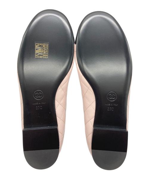 CHANEL（シャネル）CHANEL (シャネル) ココマークターンロックマトラッセフラットシューズ ピンク×ブラック サイズ:37の古着・服飾アイテム