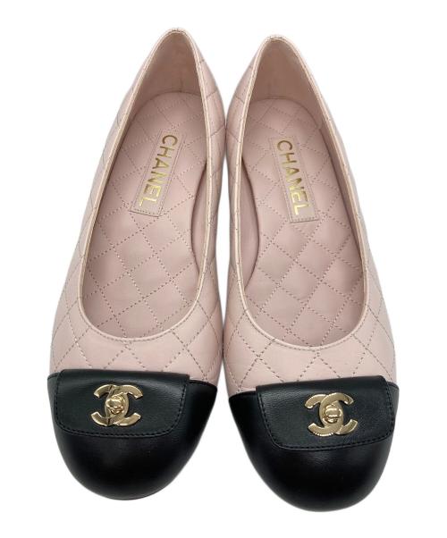 CHANEL（シャネル）CHANEL (シャネル) ココマークターンロックマトラッセフラットシューズ ピンク×ブラック サイズ:37の古着・服飾アイテム