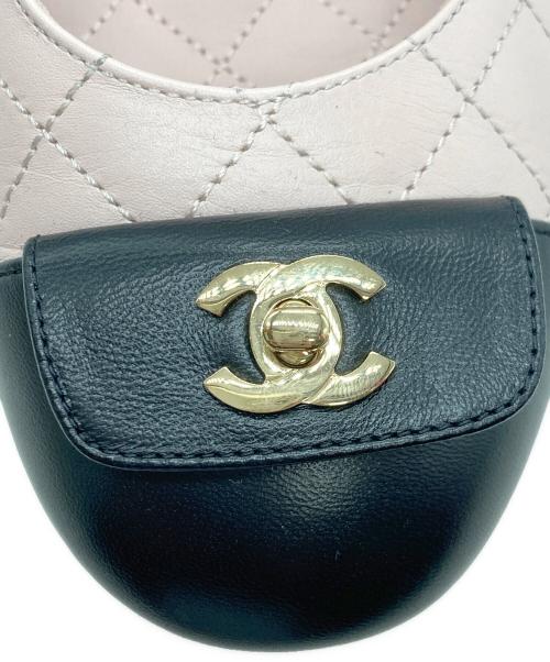 CHANEL（シャネル）CHANEL (シャネル) ココマークターンロックマトラッセフラットシューズ ピンク×ブラック サイズ:37の古着・服飾アイテム