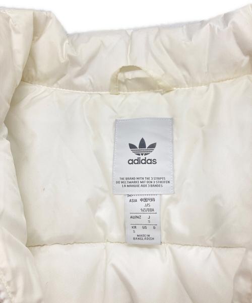 adidas（アディダス）adidas (アディダス) パデッド スタンドカラー パファージャケット ホワイト サイズ:Sの古着・服飾アイテム