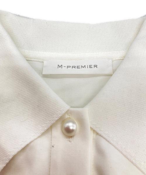 M-PREMIER（エムプルミエ）M-premier (エムプルミエ) ポンチデザインスリーブパールボタンポロシャツ ホワイト サイズ:36 未使用品の古着・服飾アイテム