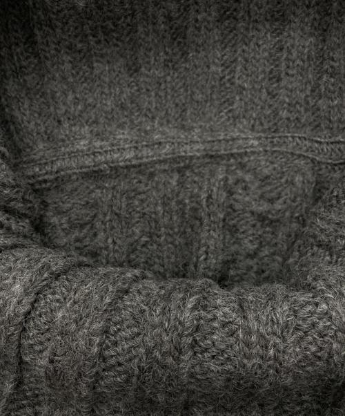 cygne（シーニュ）cygne (シーニュ) オフショルケーブルニット グレー サイズ:FREE 未使用品の古着・服飾アイテム