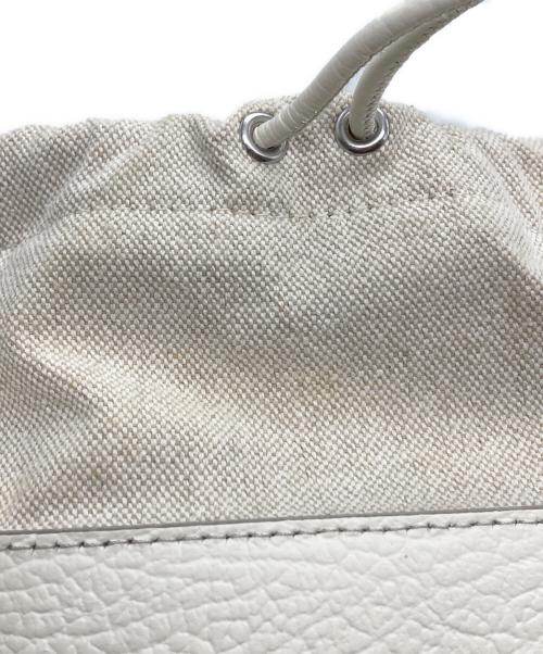 Maison Margiela（メゾンマルジェラ）Maison Margiela (メゾンマルジェラ) Maison Margiela バケットバッグ ホワイトの古着・服飾アイテム