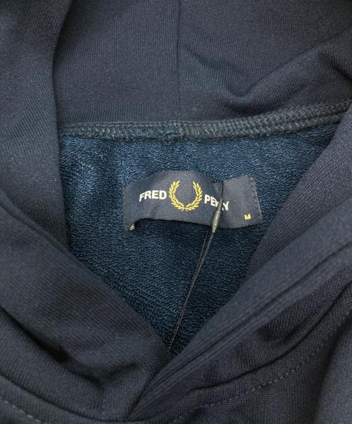 FRED PERRY（フレッドペリー）FRED PERRY (フレッドペリー) Taped Pullover Hoodie ネイビー サイズ:M 未使用品の古着・服飾アイテム