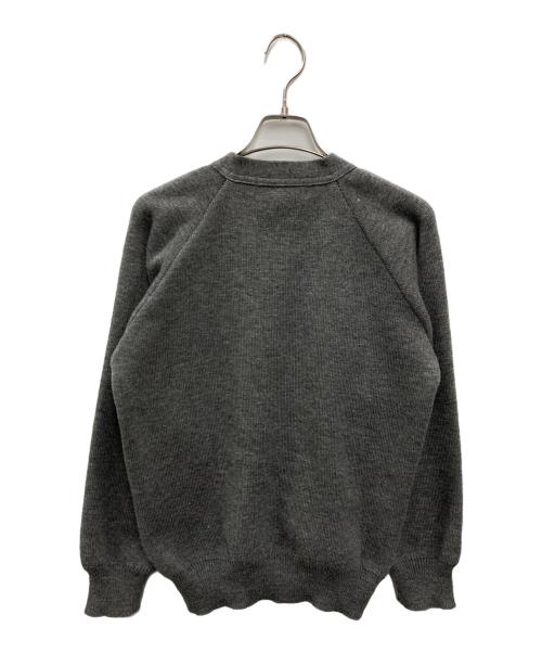 CDG（シーディージー）CDG (シーディージー) PATCH V-NECK SCHOOL CARDIGAN グレー サイズ:Sの古着・服飾アイテム