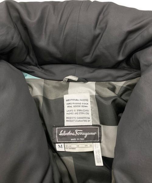 Salvatore Ferragamo（サルヴァトーレ フェラガモ）Salvatore Ferragamo (サルヴァトーレ フェラガモ) ショールカラーダウンコート グレー サイズ:Mの古着・服飾アイテム