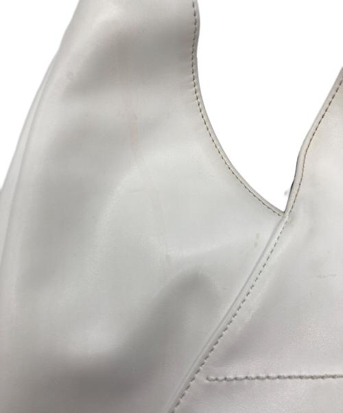 MM6 Maison Margiela（エムエムシックスメゾンマルジェラ）MM6 Maison Margiela (エムエムシックスメゾンマルジェラ) Japanese スモール トライアングル トートバッグ ホワイトの古着・服飾アイテム