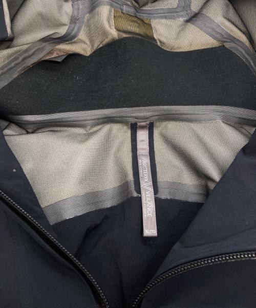 ARC'TERYX VEILANCE（アークテリクスヴェイランス）ARC'TERYX VEILANCE (アークテリクスヴェイランス) ナイロンジャケット ブラック サイズ:XLの古着・服飾アイテム