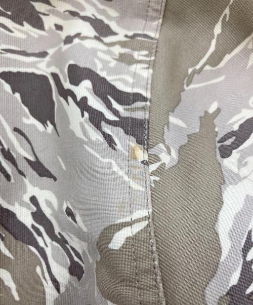UNDERCOVER（アンダーカバー）UNDERCOVER (アンダーカバー) ラビットファー襟 タイガーカモ ブルゾン ベージュ サイズ:Lの古着・服飾アイテム