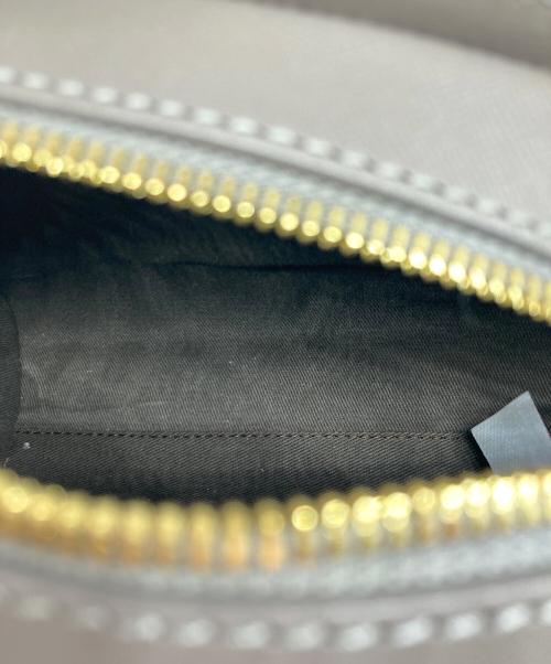 A.P.C.（アーペーセー）A.P.C. (アーペーセー) ハーフムーンバッグ グレーの古着・服飾アイテム