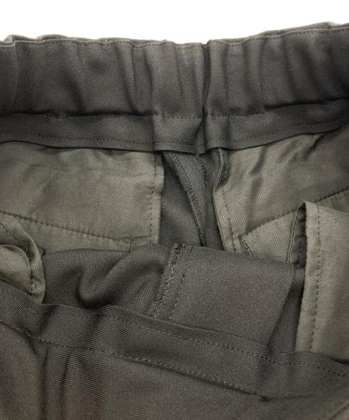 ato（アトウ）ato (アトウ) リサイクルポリエステルカフスパンツ ブラック サイズ:44の古着・服飾アイテム