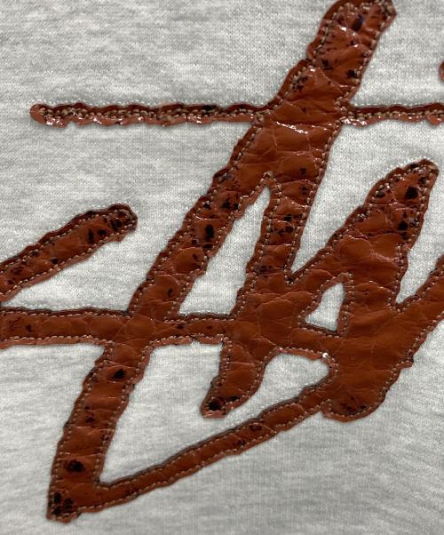 stussy（ステューシー）stussy (ステューシー) ロゴプルオーバーパーカー グレー×ブラウン サイズ:Mの古着・服飾アイテム