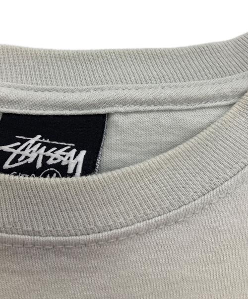 stussy（ステューシー）stussy (ステューシー) NURTURE TEE FOG ホワイト サイズ:Mの古着・服飾アイテム