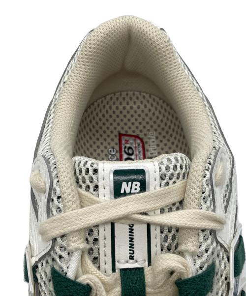 NEW BALANCE（ニューバランス）NEW BALANCE (ニューバランス) 1906R ローカットスニーカー アイボリー×グリーン サイズ:28cmの古着・服飾アイテム
