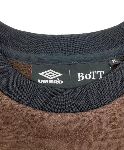 UMBRO（アンブロ）UMBRO (アンブロ) BoTT (ボット) ロゴプリントスウェットトレーナー ブラウン×オリーブ サイズ:XLの古着・服飾アイテム