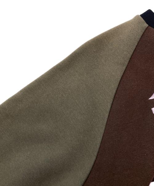 UMBRO（アンブロ）UMBRO (アンブロ) BoTT (ボット) ロゴプリントスウェットトレーナー ブラウン×オリーブ サイズ:XLの古着・服飾アイテム
