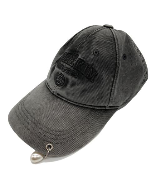 Kimhekim（キムヘキム）KIMHEKIM (キムヘキム) UPCYCLED PEARL PIERCED BASEBALL CAP グレー サイズ:OSの古着・服飾アイテム