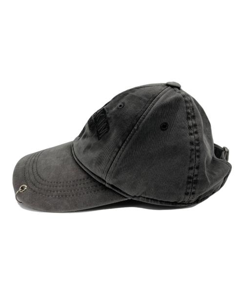 Kimhekim（キムヘキム）KIMHEKIM (キムヘキム) UPCYCLED PEARL PIERCED BASEBALL CAP グレー サイズ:OSの古着・服飾アイテム