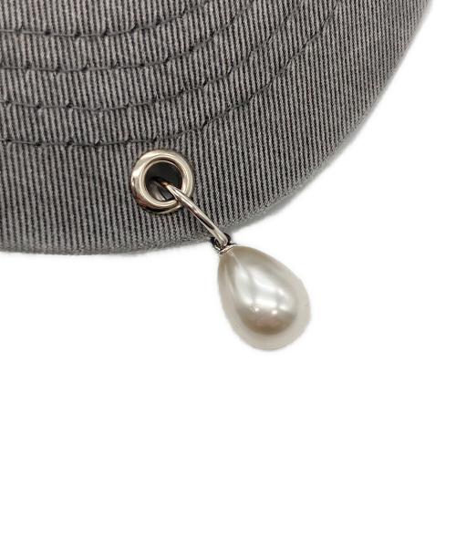 Kimhekim（キムヘキム）KIMHEKIM (キムヘキム) UPCYCLED PEARL PIERCED BASEBALL CAP グレー サイズ:OSの古着・服飾アイテム