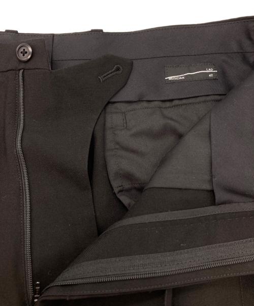 LAD MUSICIAN（ラッドミュージシャン）LAD MUSICIAN (ラッドミュージシャン) WOOL GABARDINE 2TUCK CROPPED WIDE SLACKS ブラック サイズ:42の古着・服飾アイテム