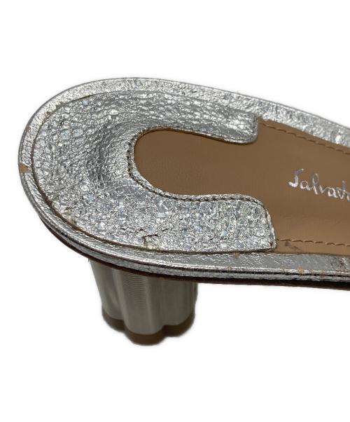 Salvatore Ferragamo（サルヴァトーレ フェラガモ）Salvatore Ferragamo (サルヴァトーレ フェラガモ) ヒールパンプス グレー サイズ:4 1/2 Dの古着・服飾アイテム