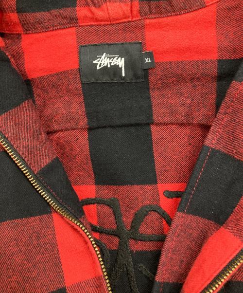 stussy（ステューシー）stussy (ステューシー) ロゴ刺繍チェックジップアップパーカー ブラック×レッド サイズ:XLの古着・服飾アイテム