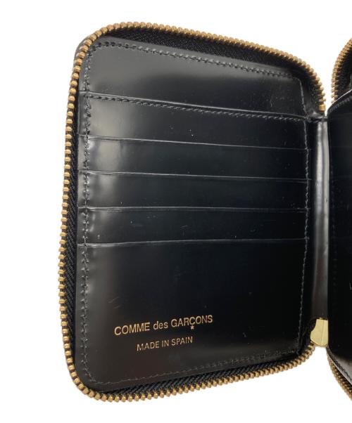 COMME des GARCONS（コムデギャルソン）COMME des GARCONS (コムデギャルソン) ドットエンボス2つ折り財布 ブラックの古着・服飾アイテム