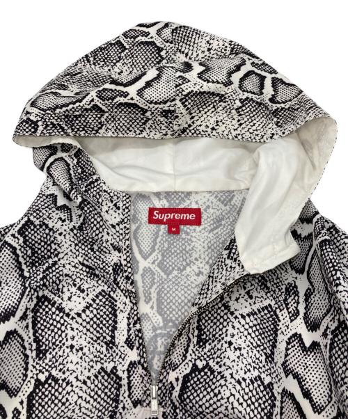 SUPREME（シュプリーム）Supreme (シュプリーム) パイソン柄アノラックパーカー ホワイト×ブラック サイズ:Mの古着・服飾アイテム