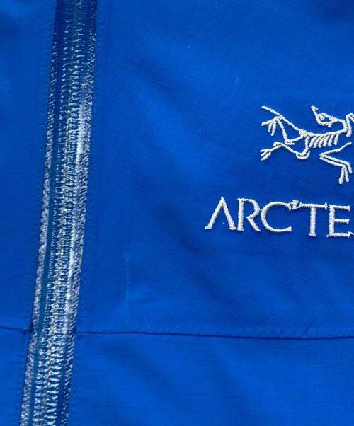 ARC'TERYX（アークテリクス）ARC'TERYX (アークテリクス) BETA SL JACKET GORE-TEX ブルー サイズ:Sの古着・服飾アイテム