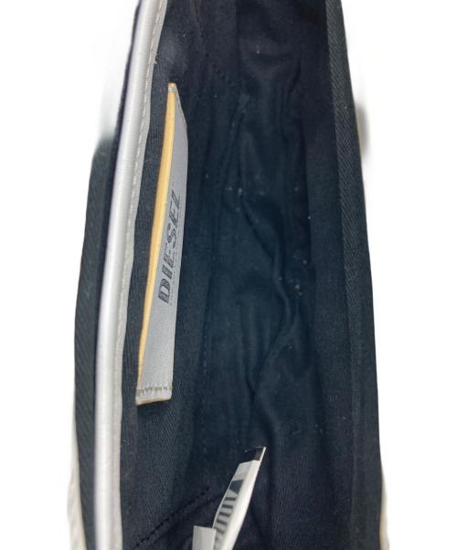 DIESEL（ディーゼル）DIESEL (ディーゼル) クロスボディバッグ ホワイトの古着・服飾アイテム